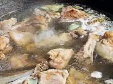 Трябва ли да се маха пяната при варене на месо?